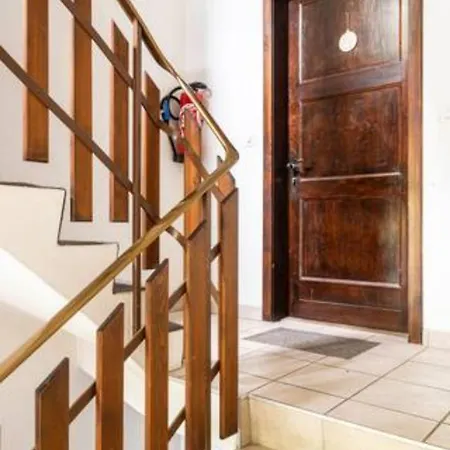 Rare, Quite & Centered With Garden & Fireplace Apartment *