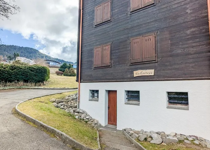 Rare, Quite & Centered With Garden & Fireplace *