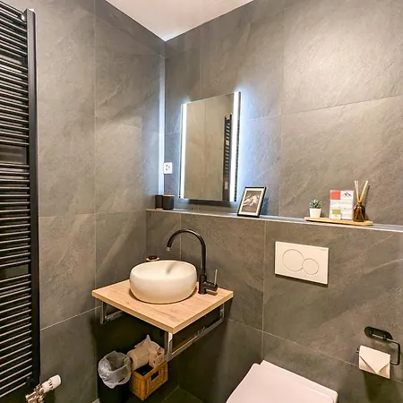 Rare, Quite & Centered With Garden & Fireplace Apartament *