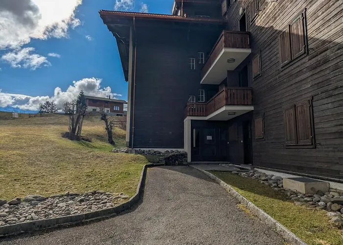 Rare, Quite & Centered With Garden & Fireplace Apartment